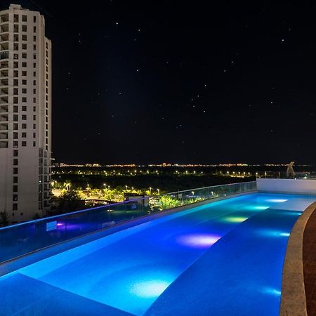 Suites Malecon Cancun Exterior photo