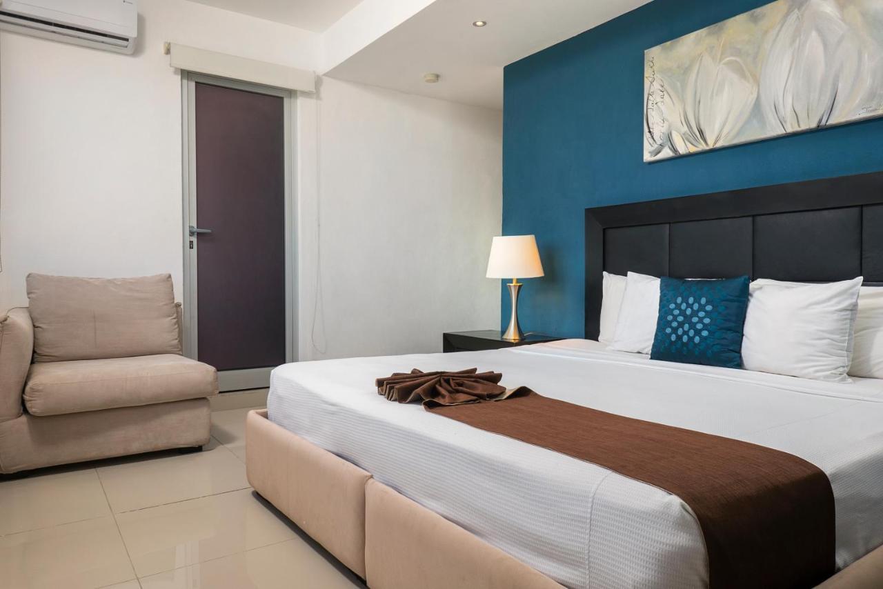 Suites Malecon Cancun Exterior photo