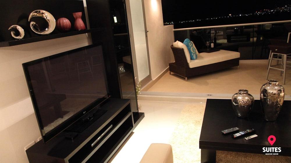 Suites Malecon Cancun Exterior photo