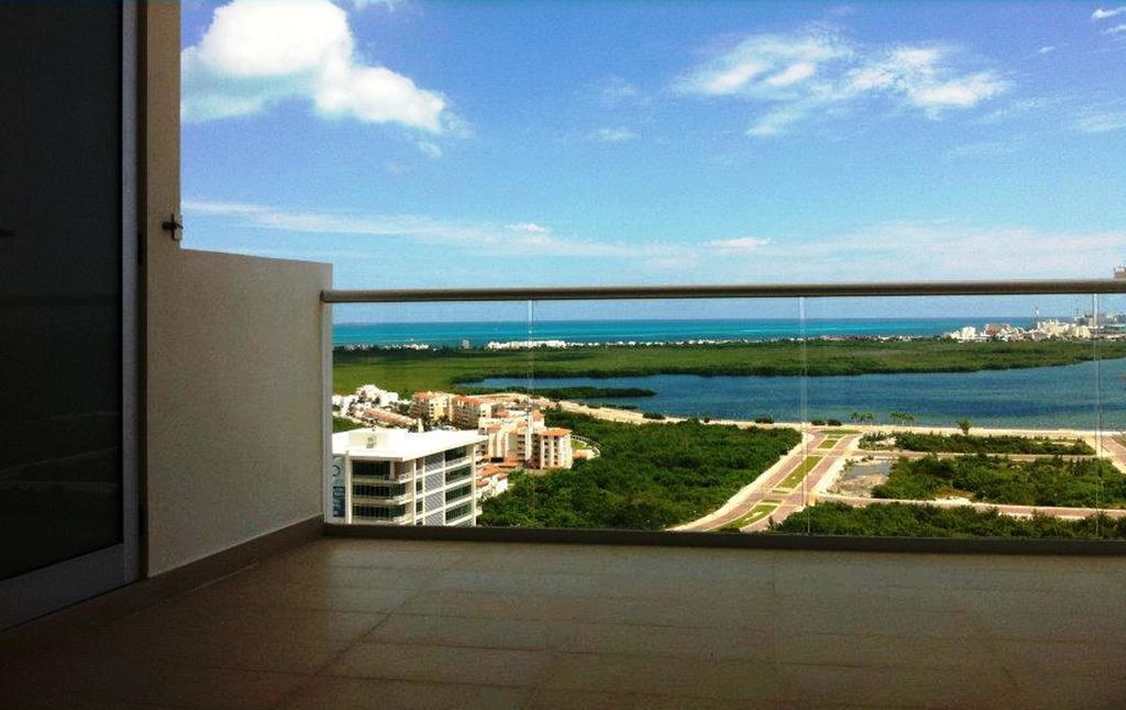 Suites Malecon Cancun Room photo